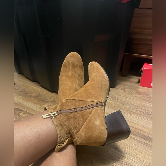 Via Spiga Ankle Boots Size 9.5. Talk about some bad boots. Giving cute and comfy - Picture 6 of 7